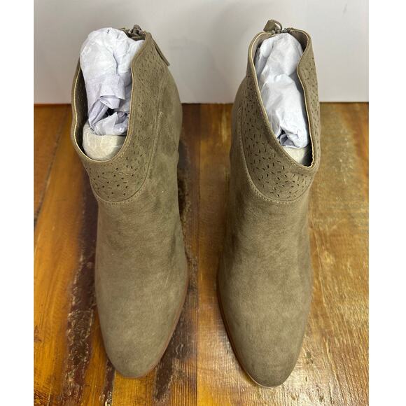 Violet and Red Women's Jackson Laser Cut Faux Suede Ankle Boots Green Sz 9 NWOB - Picture 3 of 9